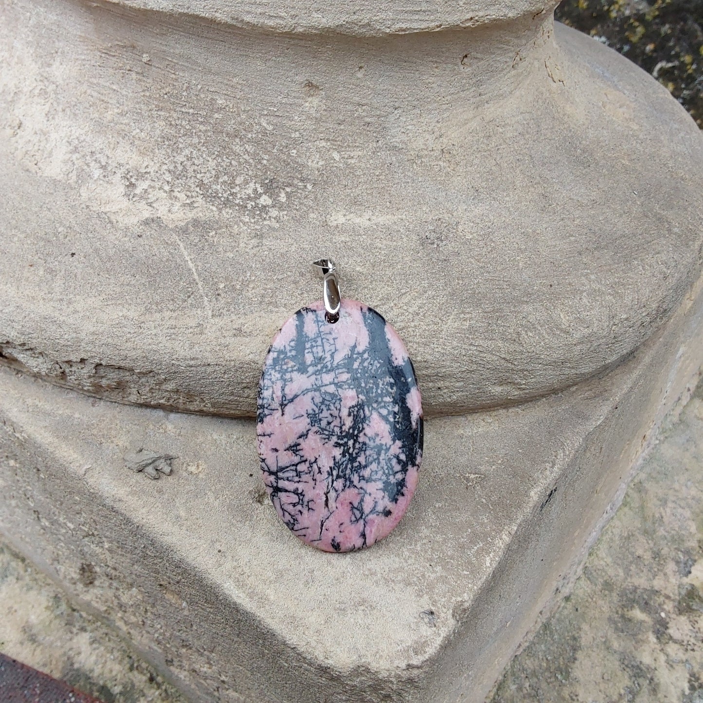 Pendentif rodhonite