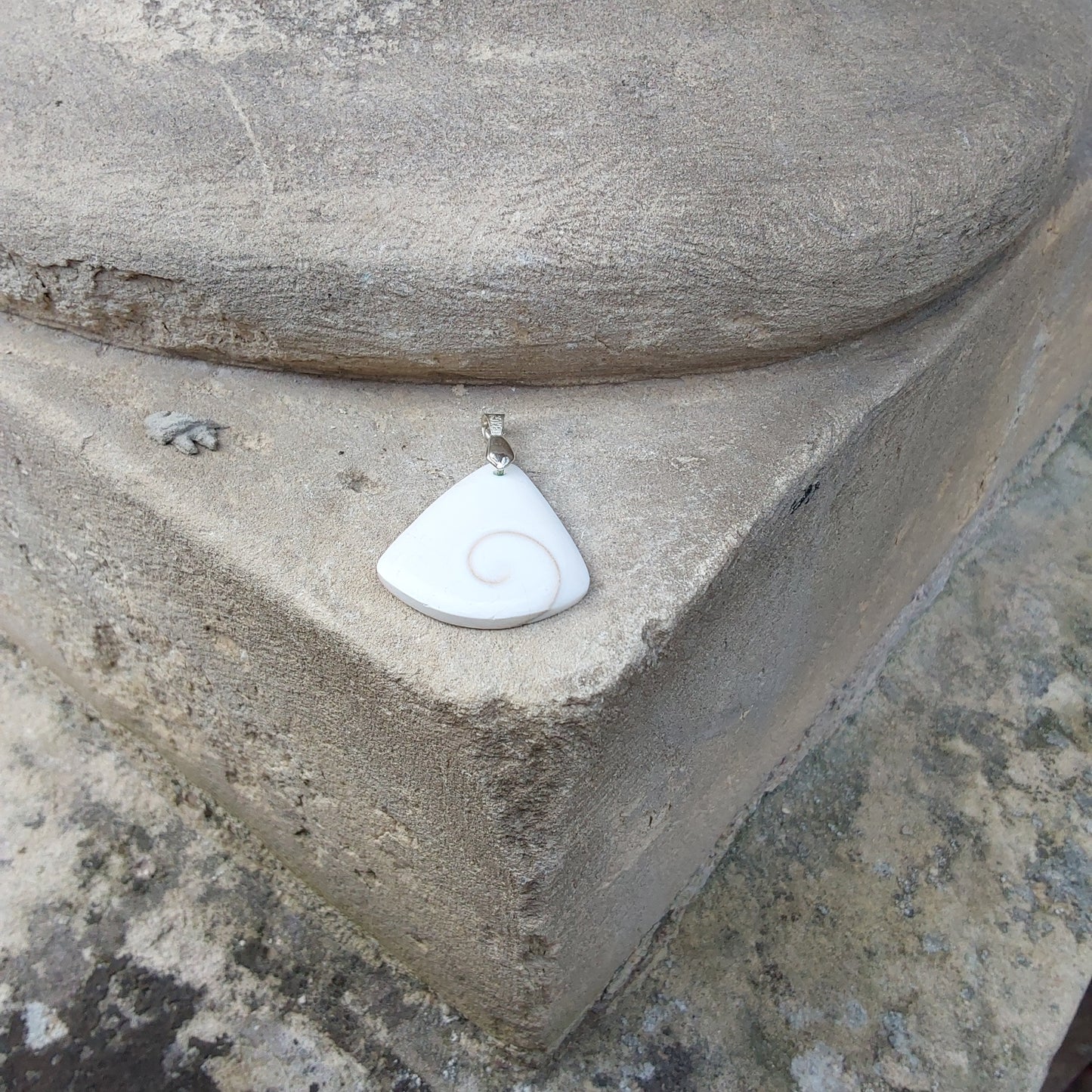 Pendentif œil de Sainte Lucie