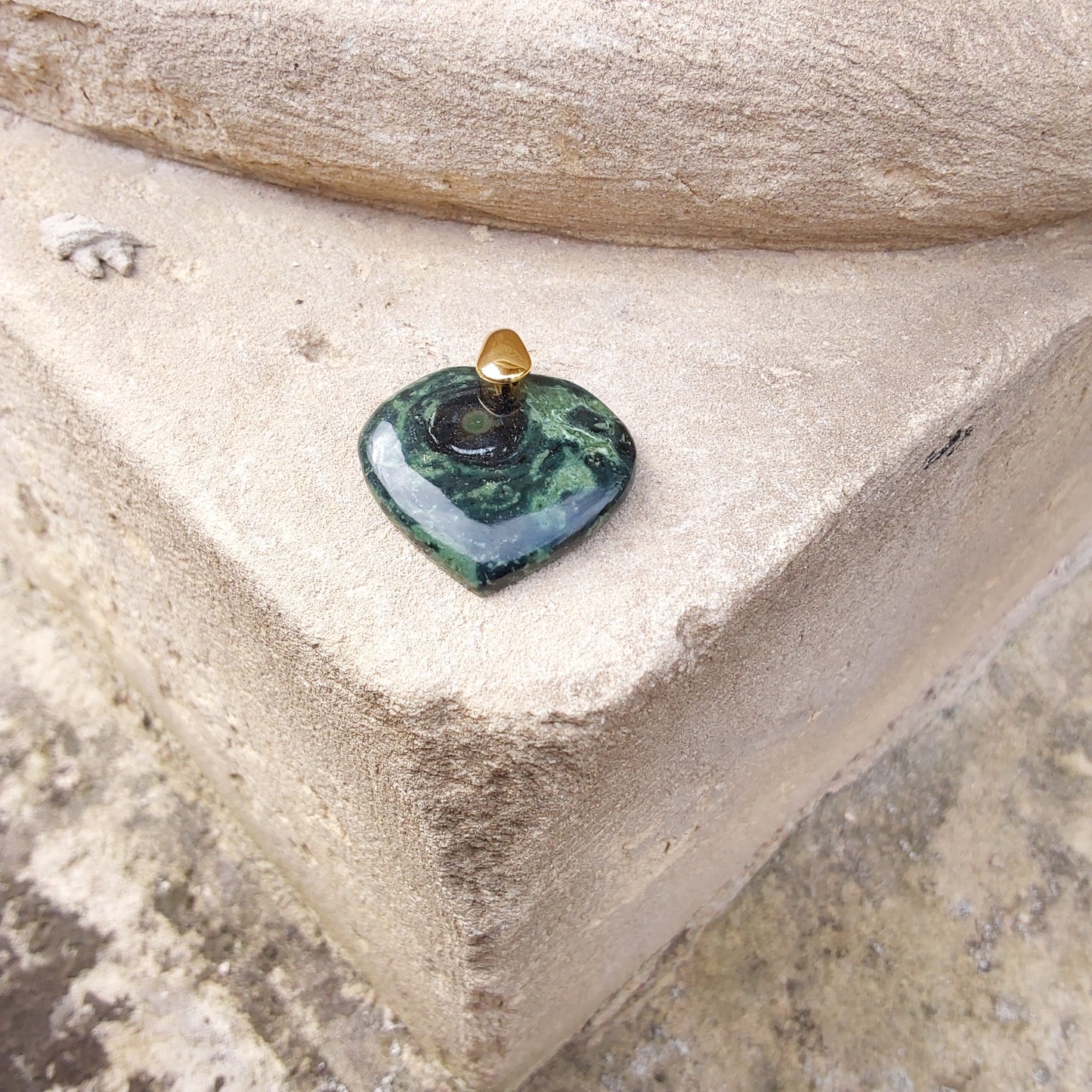 Pendentif en jaspe kimbaba