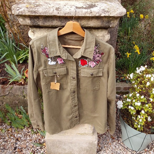 Veste kaki en boutique pièce unique se renseignez