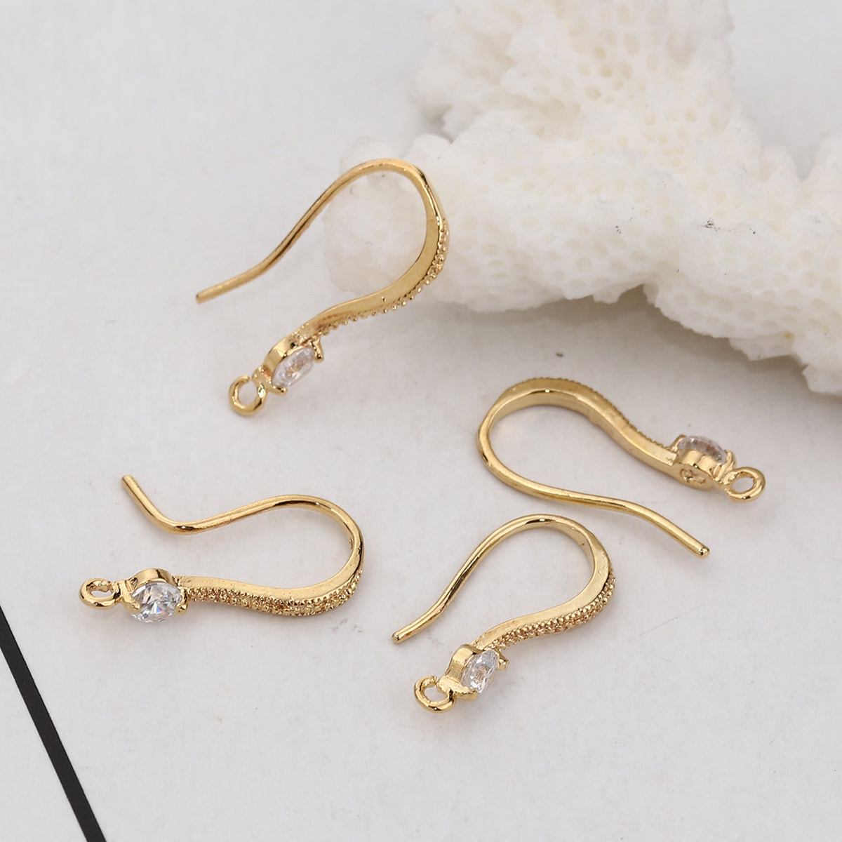 Boucles d' oreilles cuivre plaquées or avec strass Ref 25