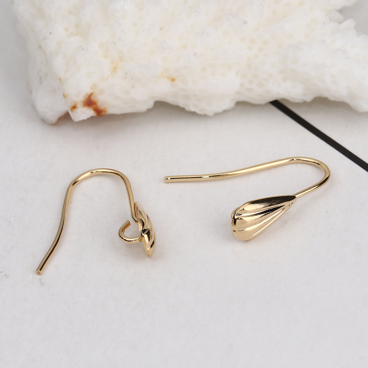 Boucles d' oreilles cuivre plaqué or coquillage ref 28