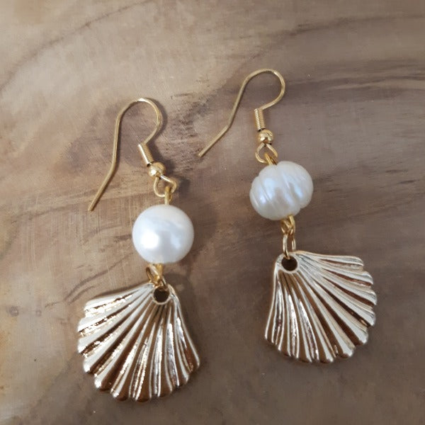 Boucles d'oreilles coquillage acier et perles