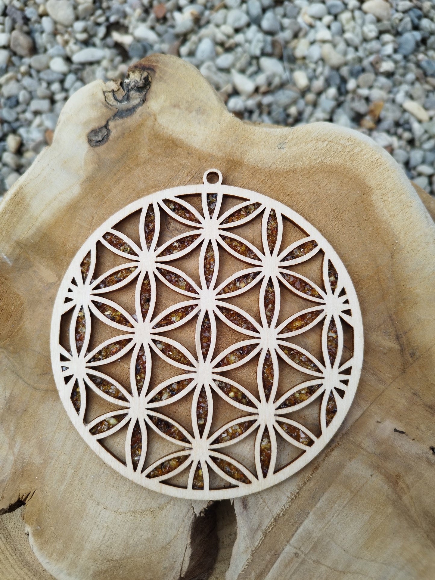 Décoration en bois découpé "fleur de vie"