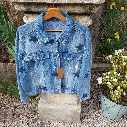 Veste étoiles  à découvrir en boutique pièce unique se renseignez