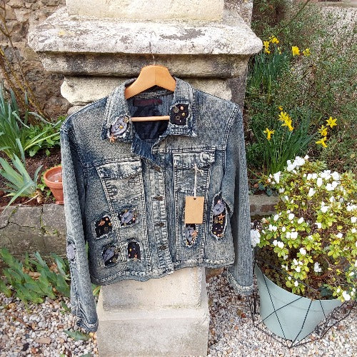 Veste en jean  à découvrir en boutique pièce unique se renseignez