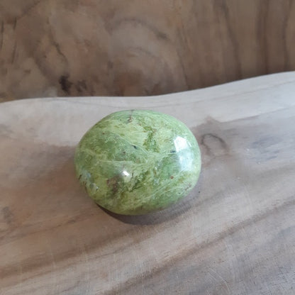 Galet opale verte olivine
