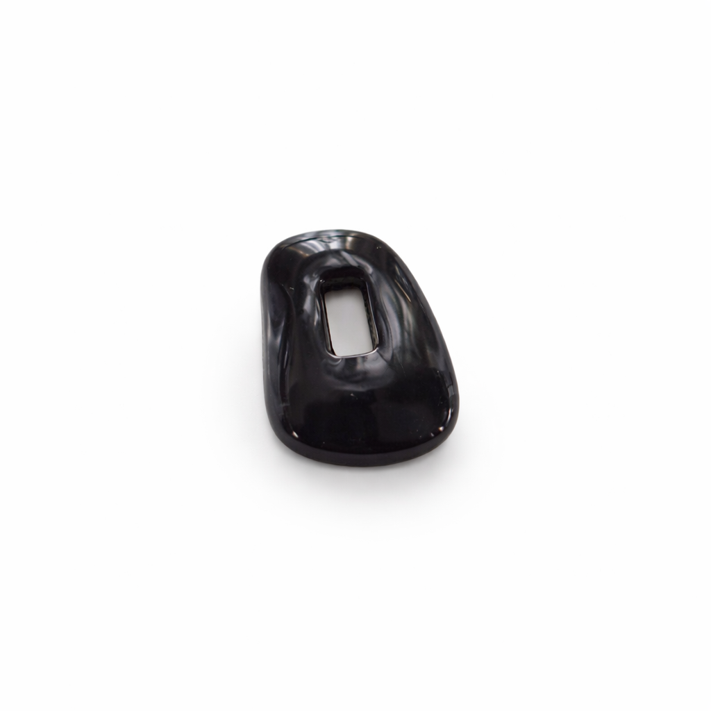 Carre pendentif noir