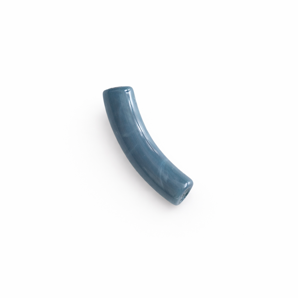 Perle petit tube incurvé bleu canard