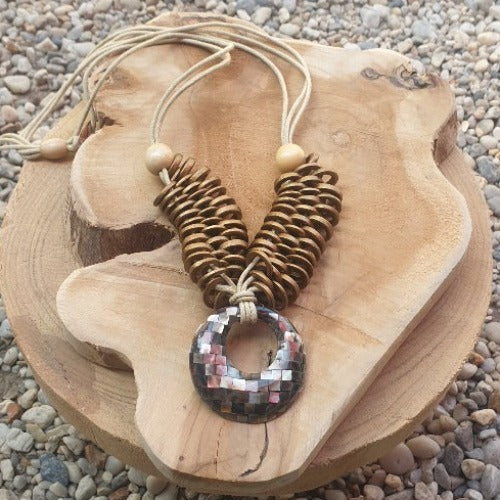 Collier en résine