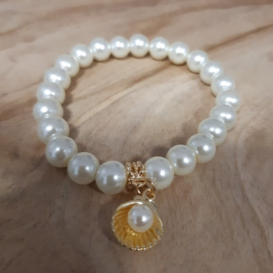 Bracelet en perles breloque coquille