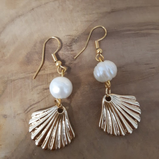 Boucles d'oreilles coquillage acier et perles