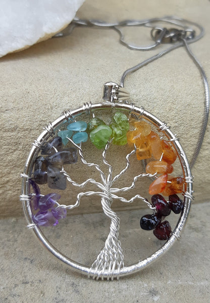 Pendentif "7 charcas" avec chaine en acier.