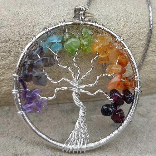 Pendentif "7 charcas" avec chaine en acier.