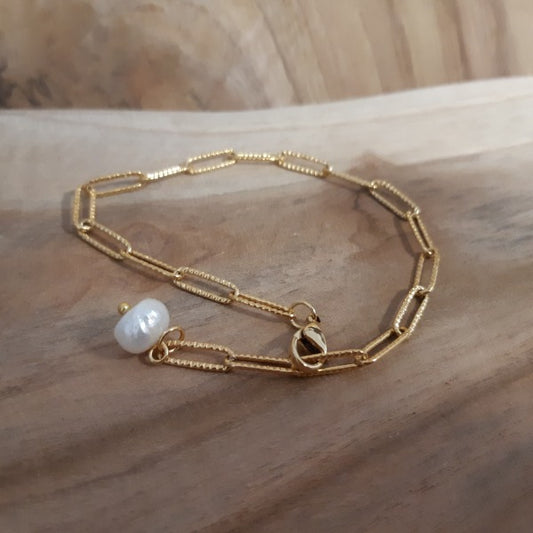 Bracelet en acier et perle de nacre